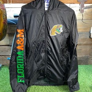Women’s light weight windbreaker